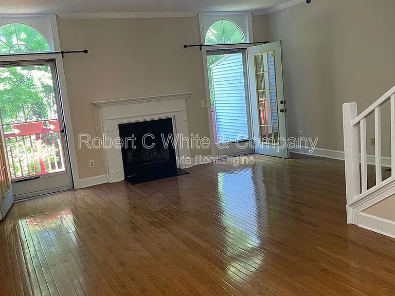402 Cambridge Cmns — Photo 5