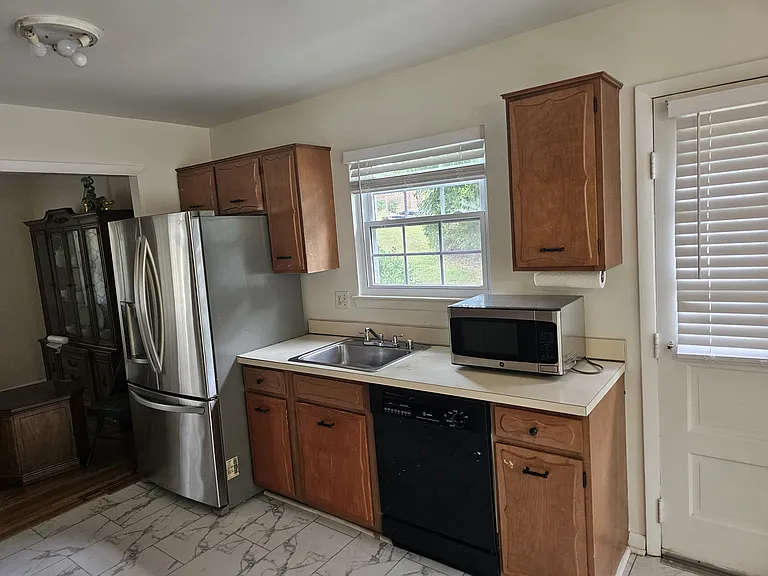 1404 Chilton Dr — Photo 5