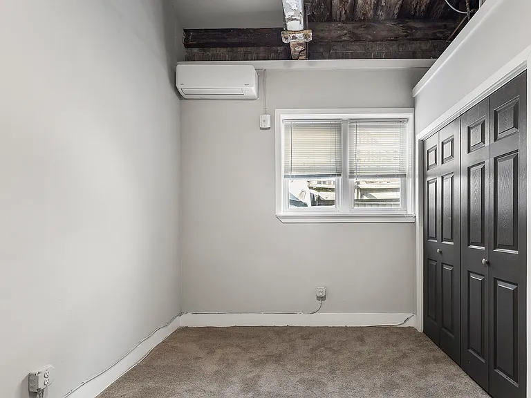 Bainbridge Lofts — Photo 8