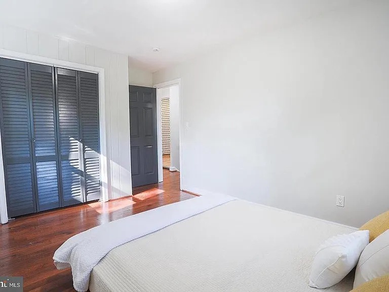 8511 Potomac Ave — Photo 13