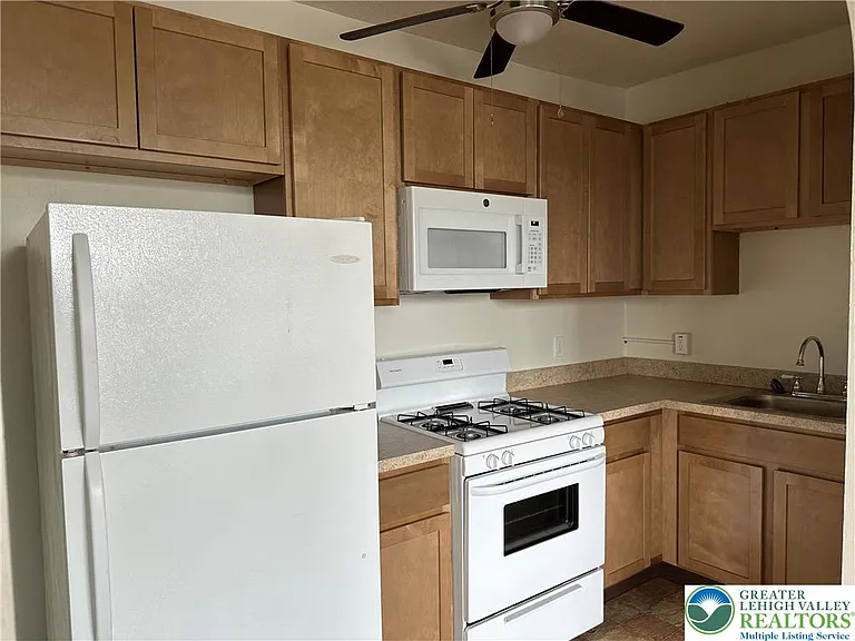 1722 W Market St #2B — Photo 11