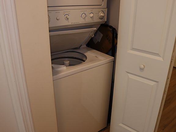 5th image of 8 W Monroe St APT 607