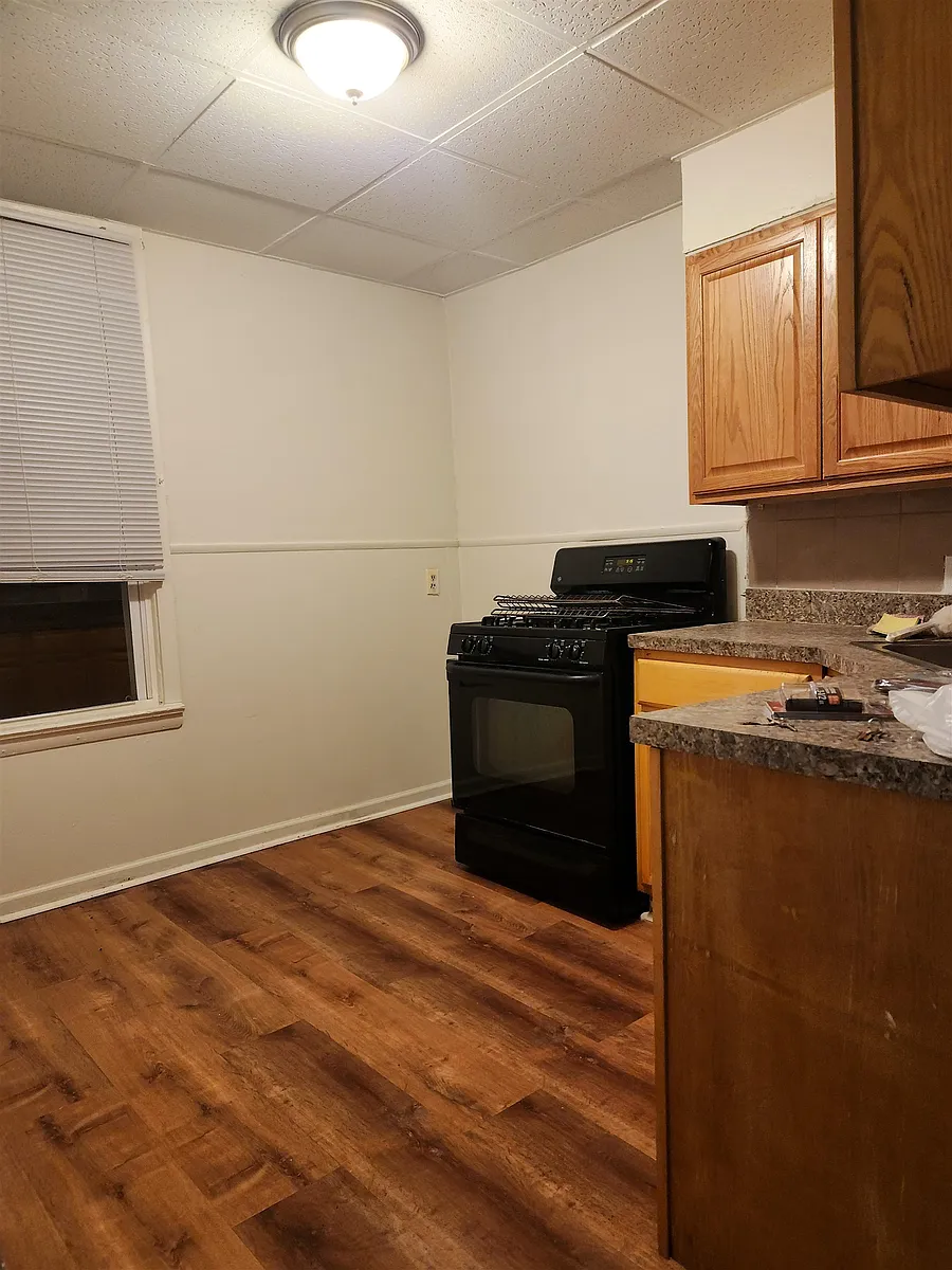 Building Photo - 494 W Side Ave #1