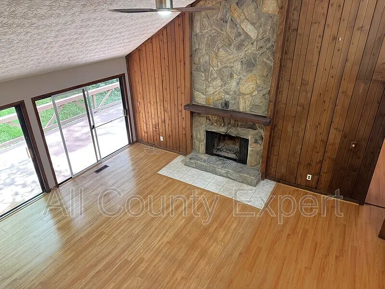 1302 Colony Dr — Photo 22