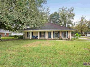 2319 Riverside Dr, Port Allen, LA 70767