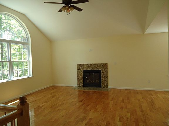 2nd image of 87 Glen Rock Cir