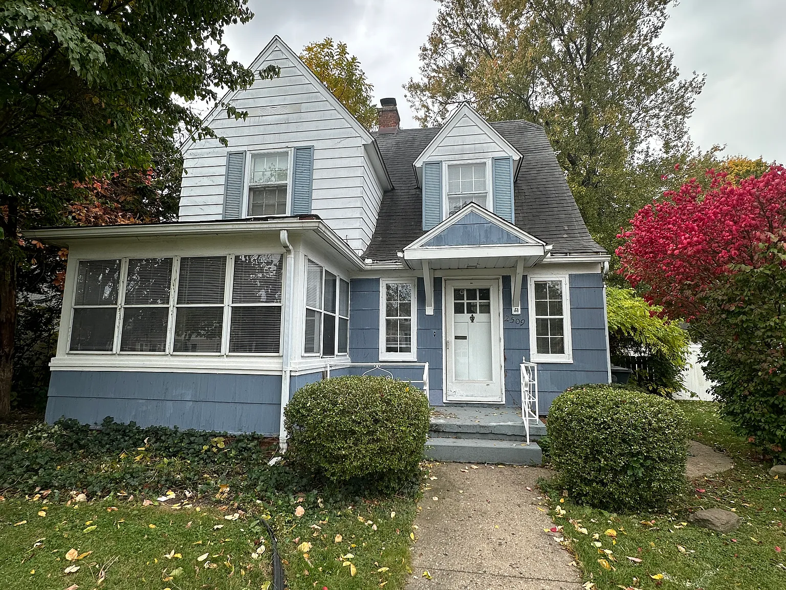 3 bed, 1.5 bath, 1308 sqft, $1,550 — Photo 1