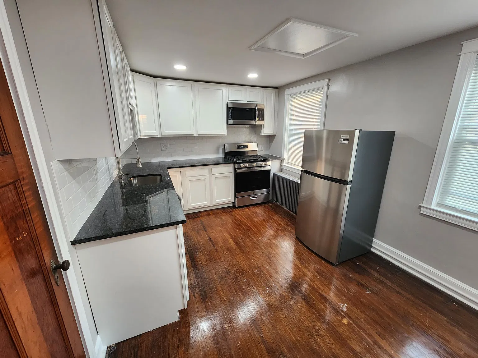 301 Folcroft St — Photo 2