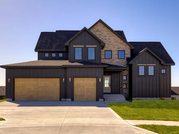 3910 NW 179th Ct, Clive, IA 50325