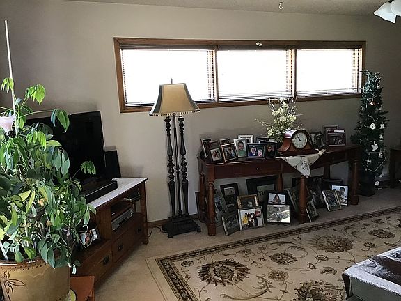 3rd image of 3021 Chambers St