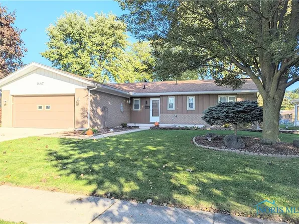 1447 Eastland Dr, Oregon, OH 43616