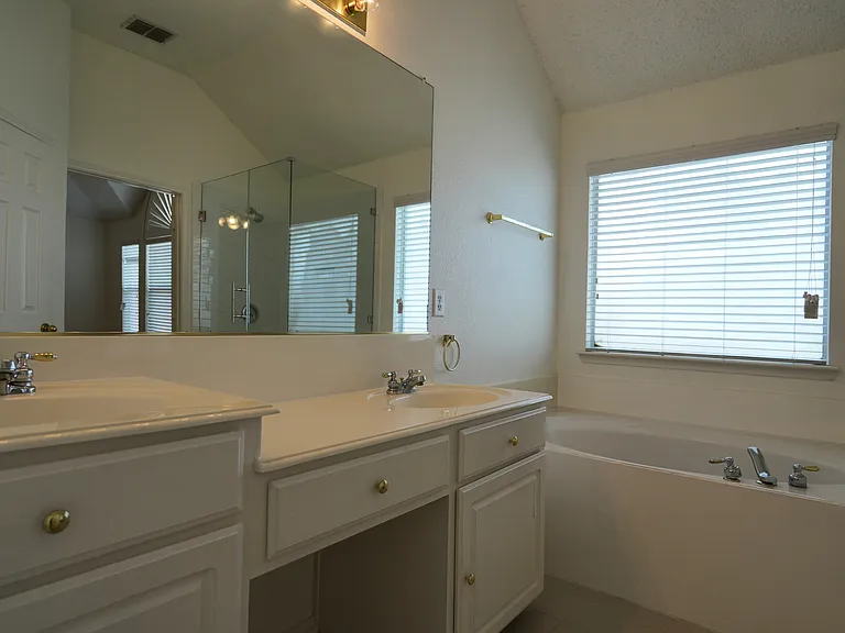 2032 Fox Glen Dr — Photo 18
