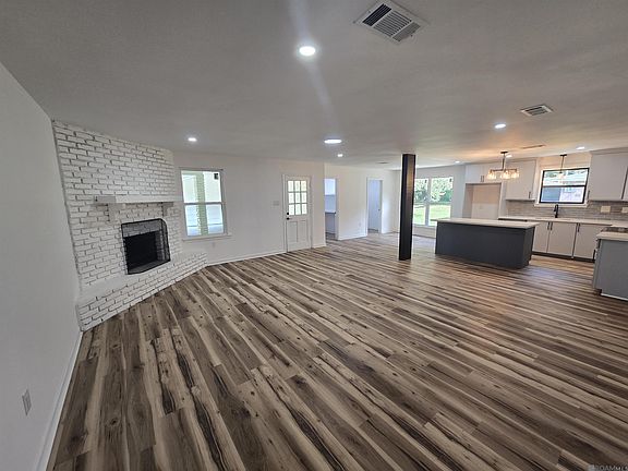 4th image of 1063 Parlange Dr