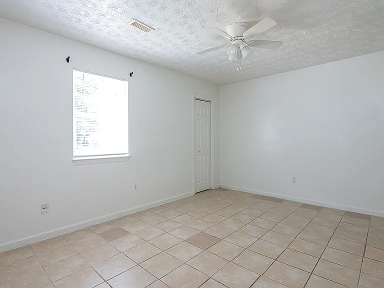 8365 Warren Dr — Photo 24