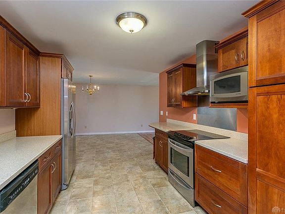 4th image of 9602 S Normandy Ln