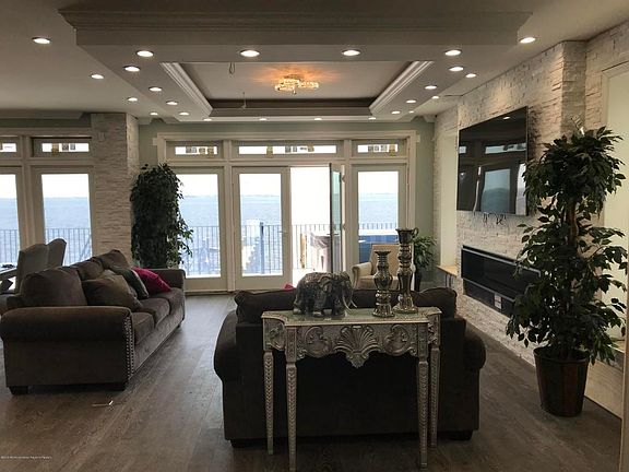 2nd image of 605 Bayview Dr