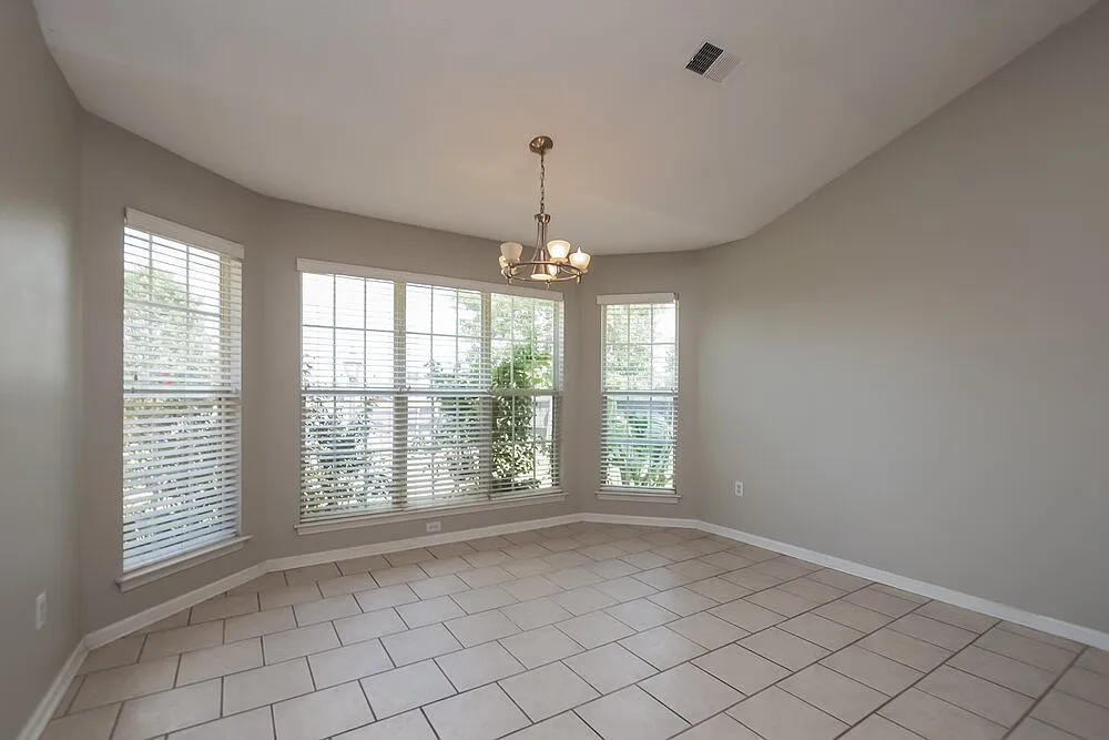 3 bed, 2.0 bath, 1566 sqft, $1,885 — Photo 3