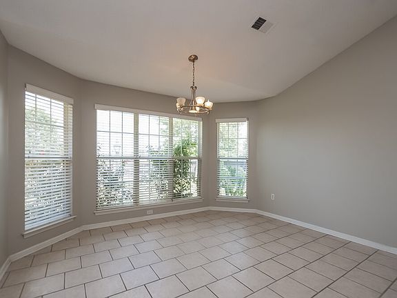 3rd image of 810 Lakemont Dr