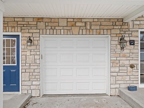 2nd image of 458 Ivy Ridge Dr