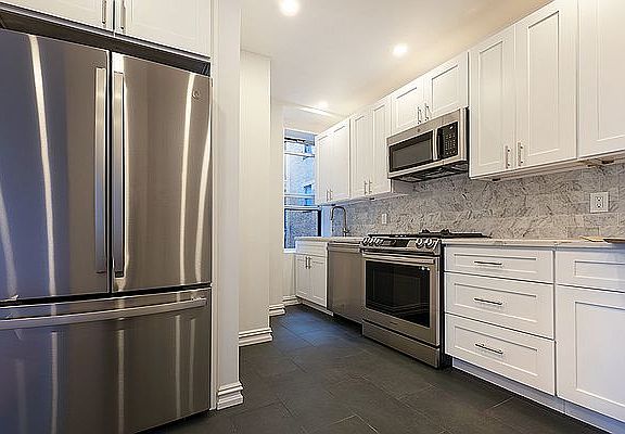 4th image of 124 W 79th St APT 11A