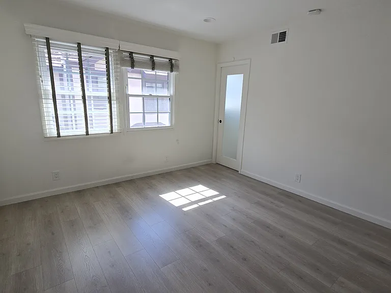 11940 Weddington St #16 — Photo 34