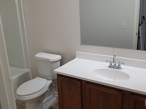 4th image of 4430 Jamaica St