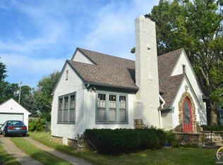 1821 SW Pembroke Ln, Topeka, KS 66604