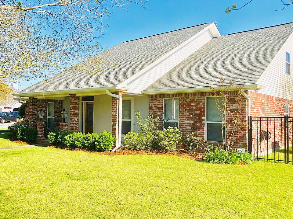 1st image of 102 Oakmont Dr
