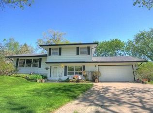 419 Cord Cir, New Brighton, MN 55112