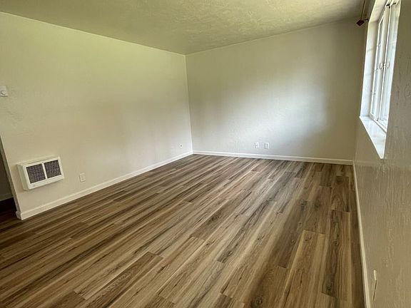 2nd image of 315-325 Lobelia Ave