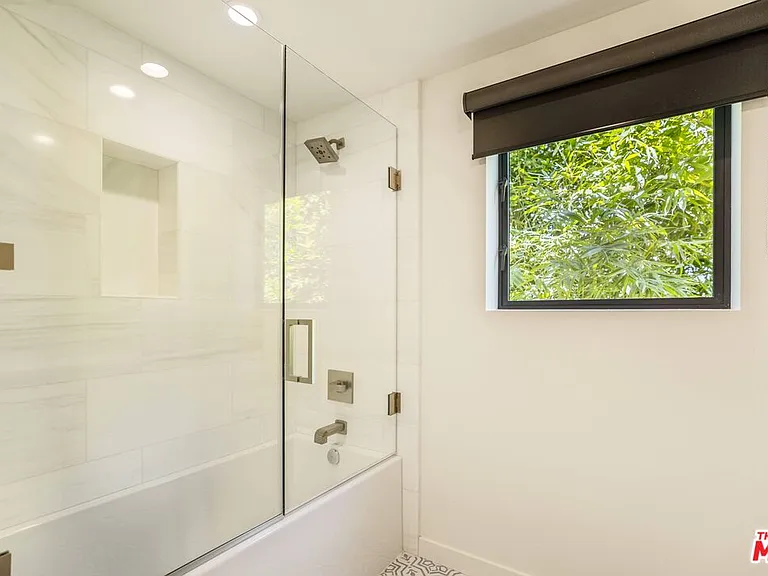 538 Vernon Ave — Photo 29