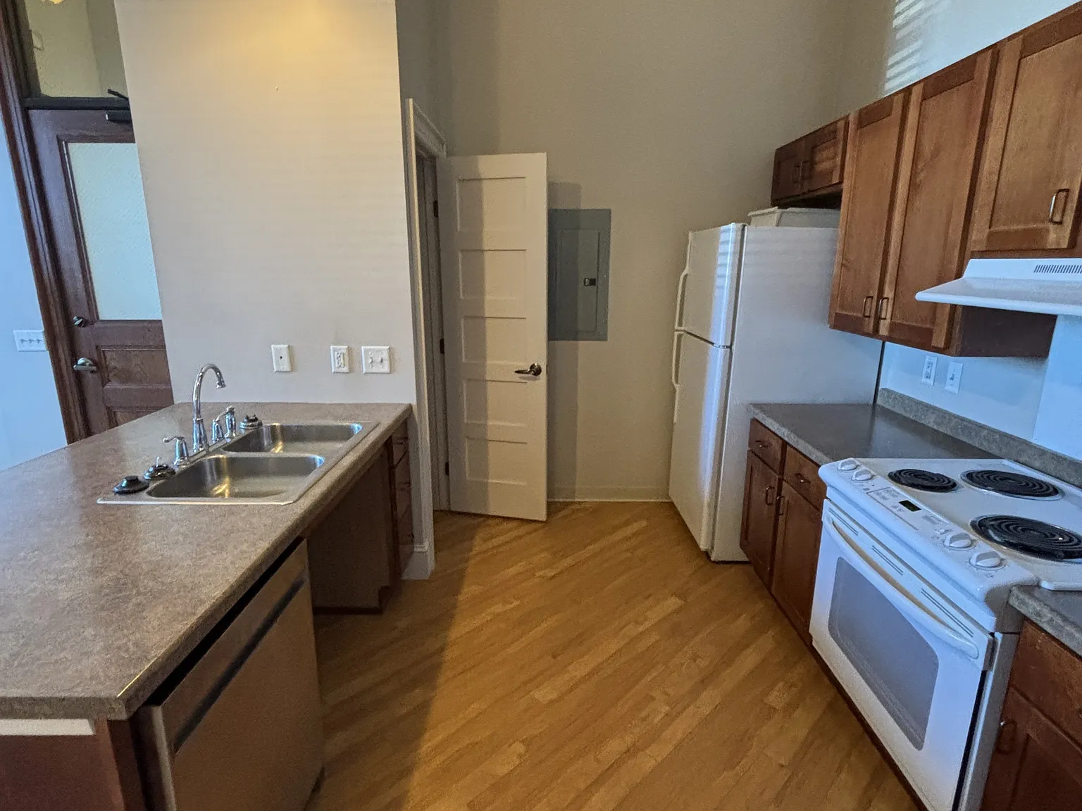 1521 Tower Ave — Photo 3