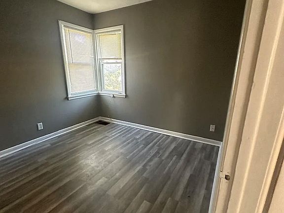5th image of 404 W 30th Ave