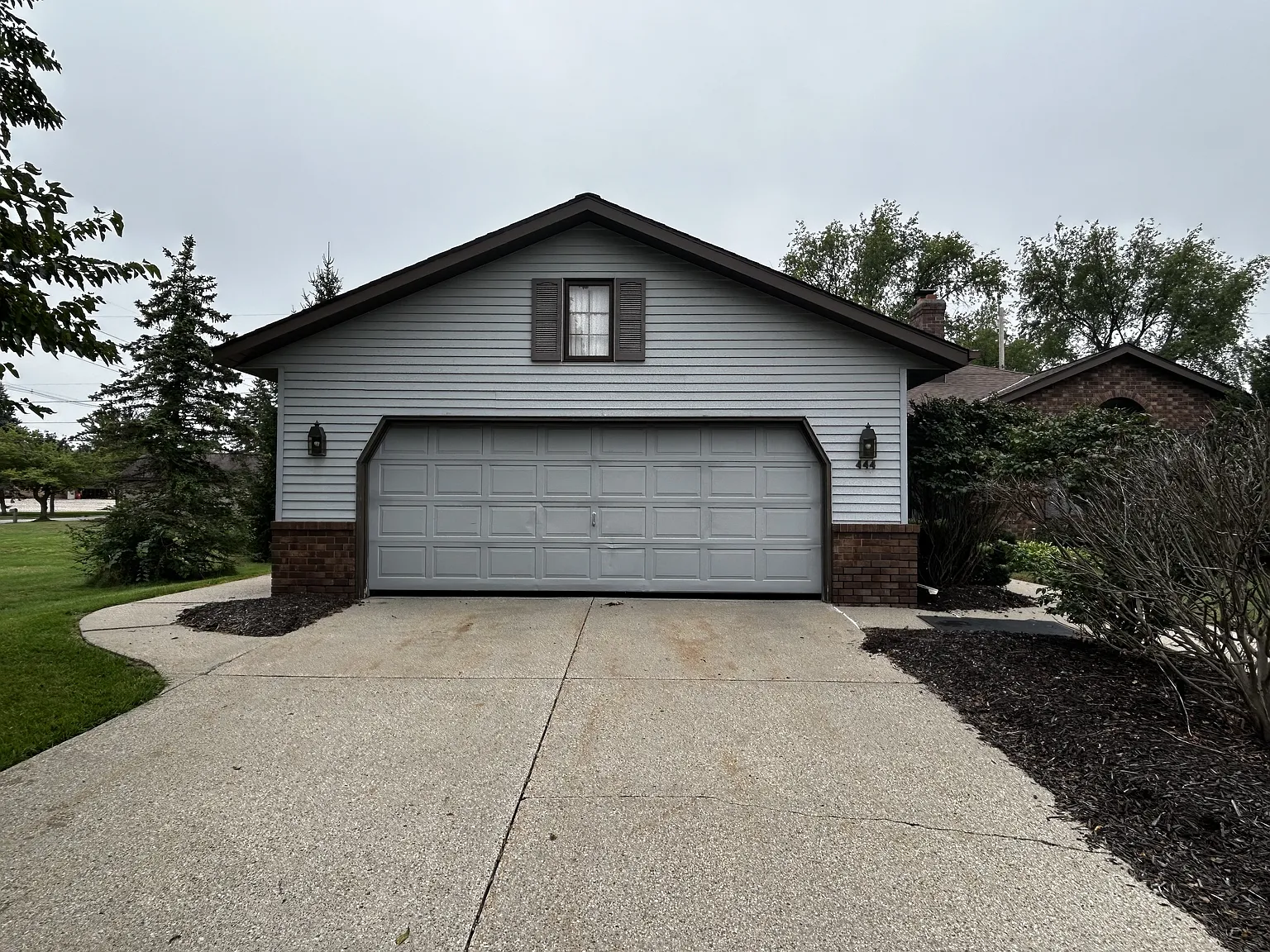 Spacious 5-Bedroom, 3-Bathroom Home with Large Fenced-In Backyard — Photo 3