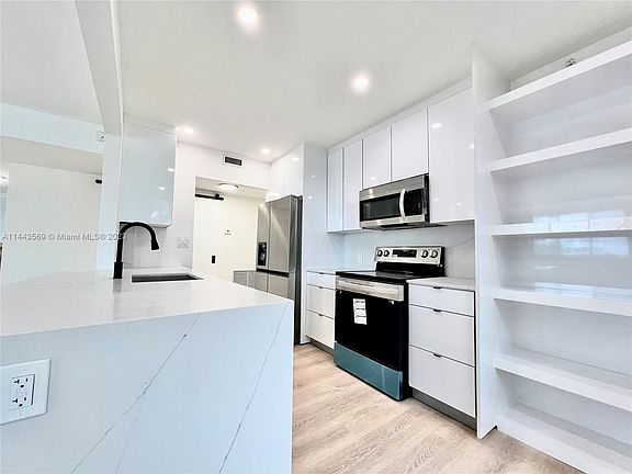 5th image of 4200 Hillcrest Dr APT 220