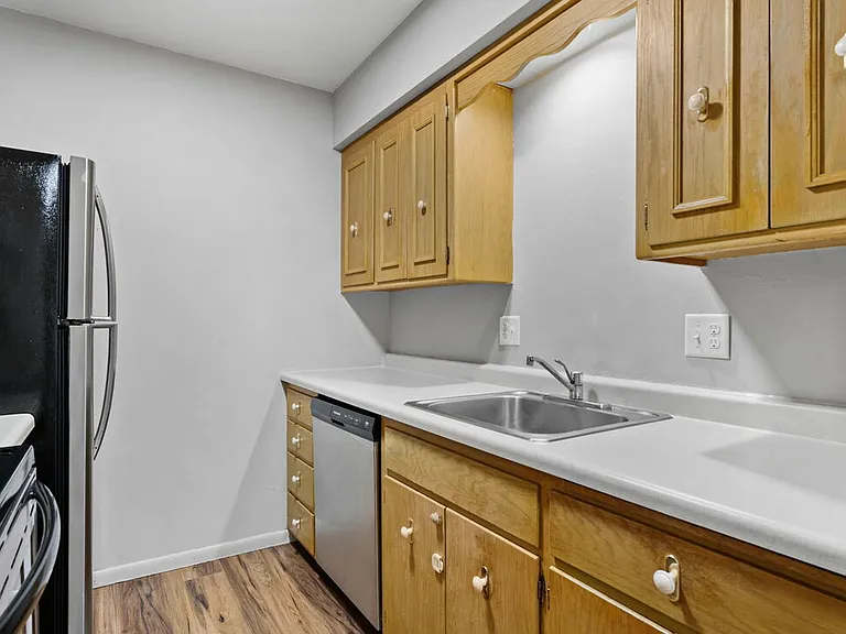 5006 Whitcomb Dr #8 — Photo 3