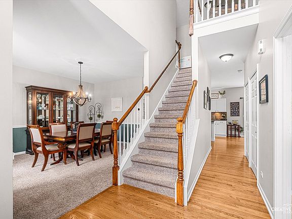 3rd image of 552 Yellowstone Ln
