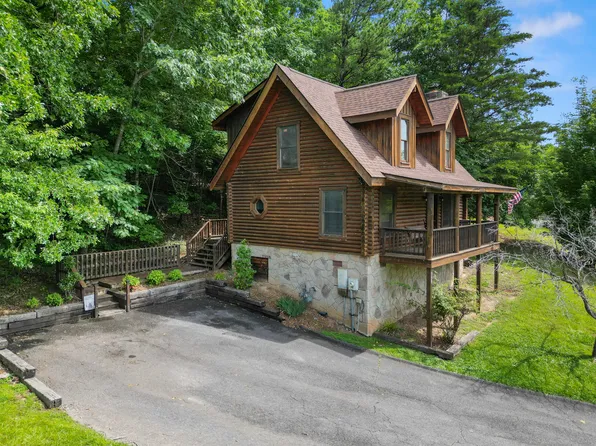 739 Kings Hills Blvd, Pigeon Forge, TN 37863