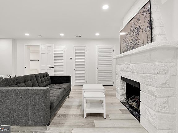 3rd image of 1821 19th St NW APT 2