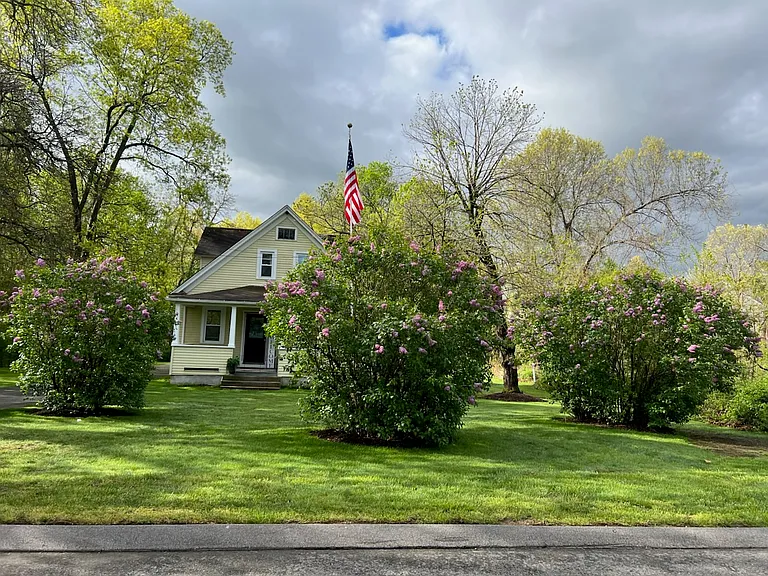 90 Washington Rd — Photo 1