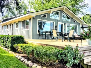 10860 Bob White Beach Blvd, Whitmore Lake, MI 48189