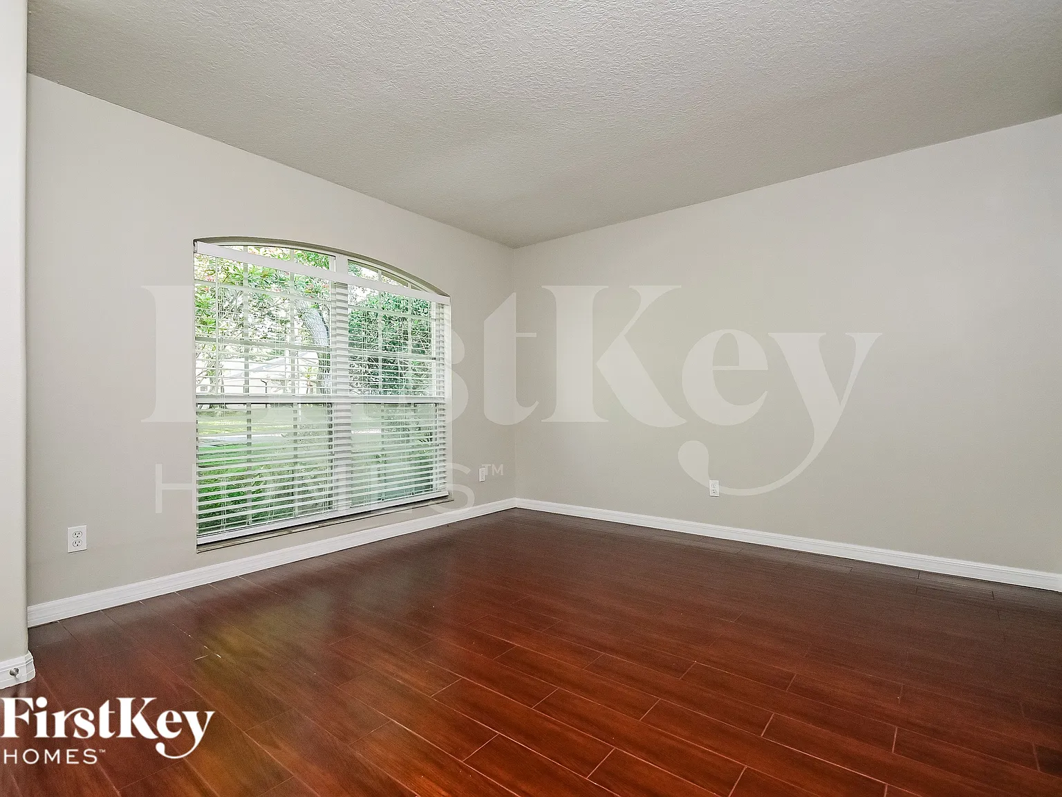 4 bed, 2.0 bath, 2112 sqft, $2,510 — Photo 4