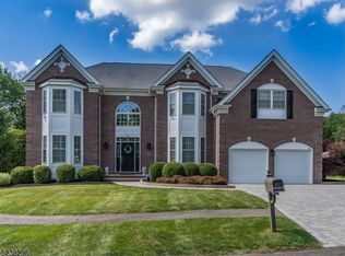 10 Shadow Hill Way, Washington Twp., NJ 07853