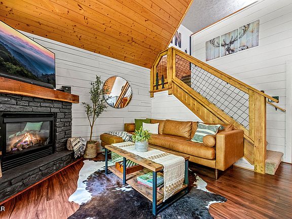 3rd image of 707 Poplar Falls Way