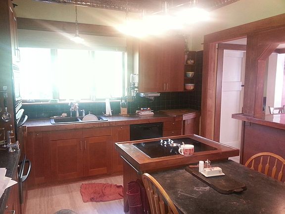 Bright & sunny kitchen