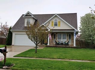 1208 Edgeview Dr, Mahomet, IL 61853