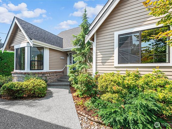 4th image of 10057 Wallingford Avenue N #12