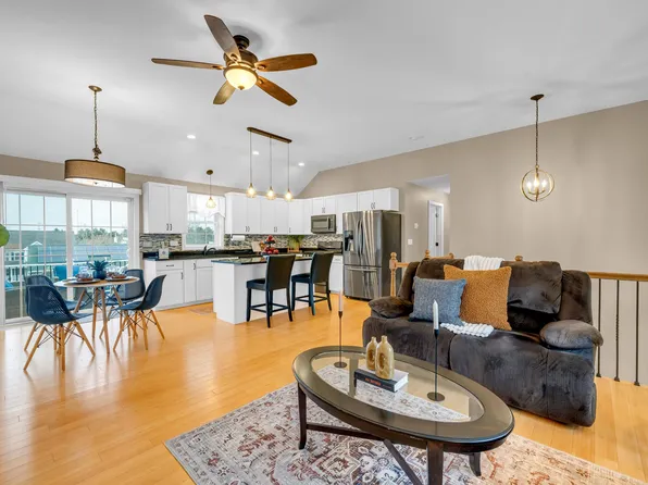 79 Pullman Street, Manchester, NH 03103