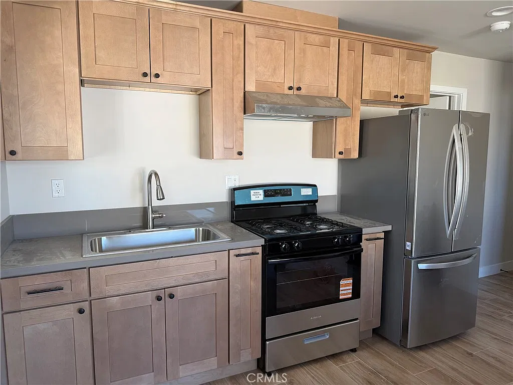 3 bed, 1050 sqft, $3,395 — Photo 3