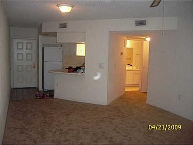 5th image of 8205 Lake Dr #207